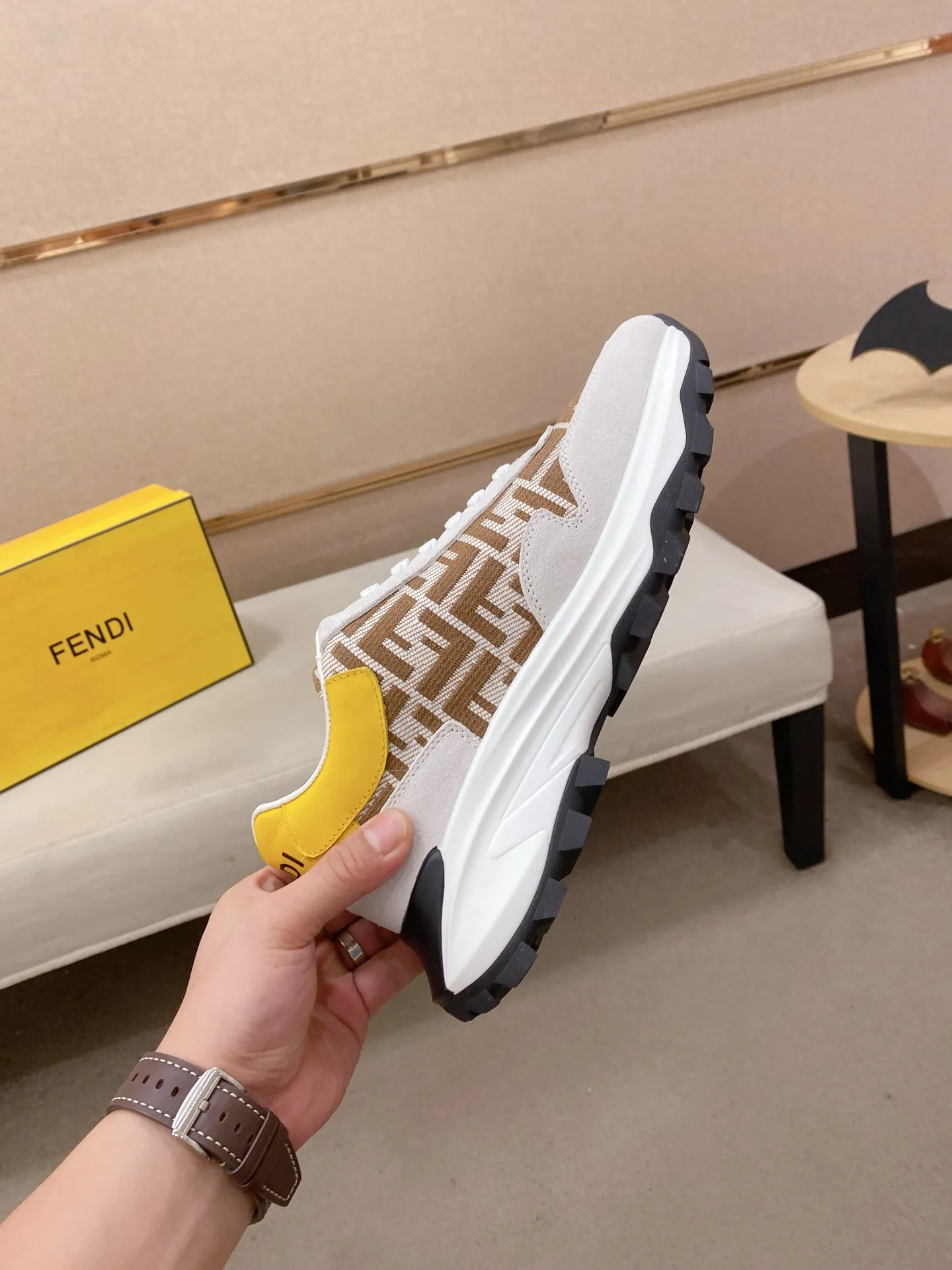 Men's shoes 💰 462💰 (fendi) New style 👊🏻 upper 🇮🇹 imported cowhide fabric 🇩🇪 lining imported sheepskin lining. The original outsole is molded to highlight the identity of every man, and the upper foot is elegant and stable🚶🏻🚶🏻The high-end custom counters reproduce the original version📯No matter the wind or rain, the shoe last remains unchanged and can withstand the verification of time🔍️,🔵 Size: 38-44